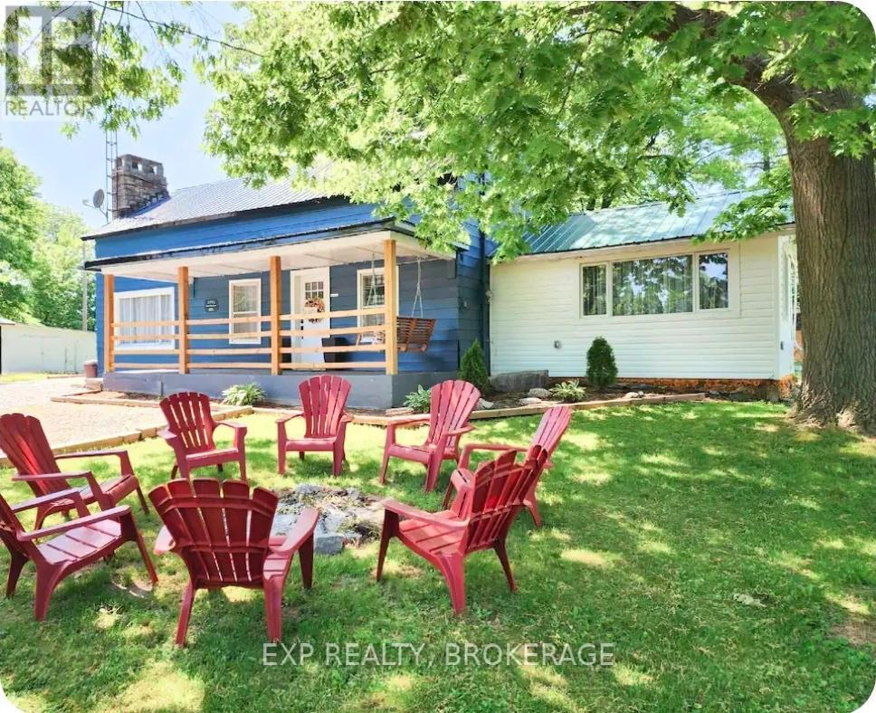 Lakeview farmhouse - 4177 & 4187 Carrying Place Road, Frontenac (Frontenac South), ON