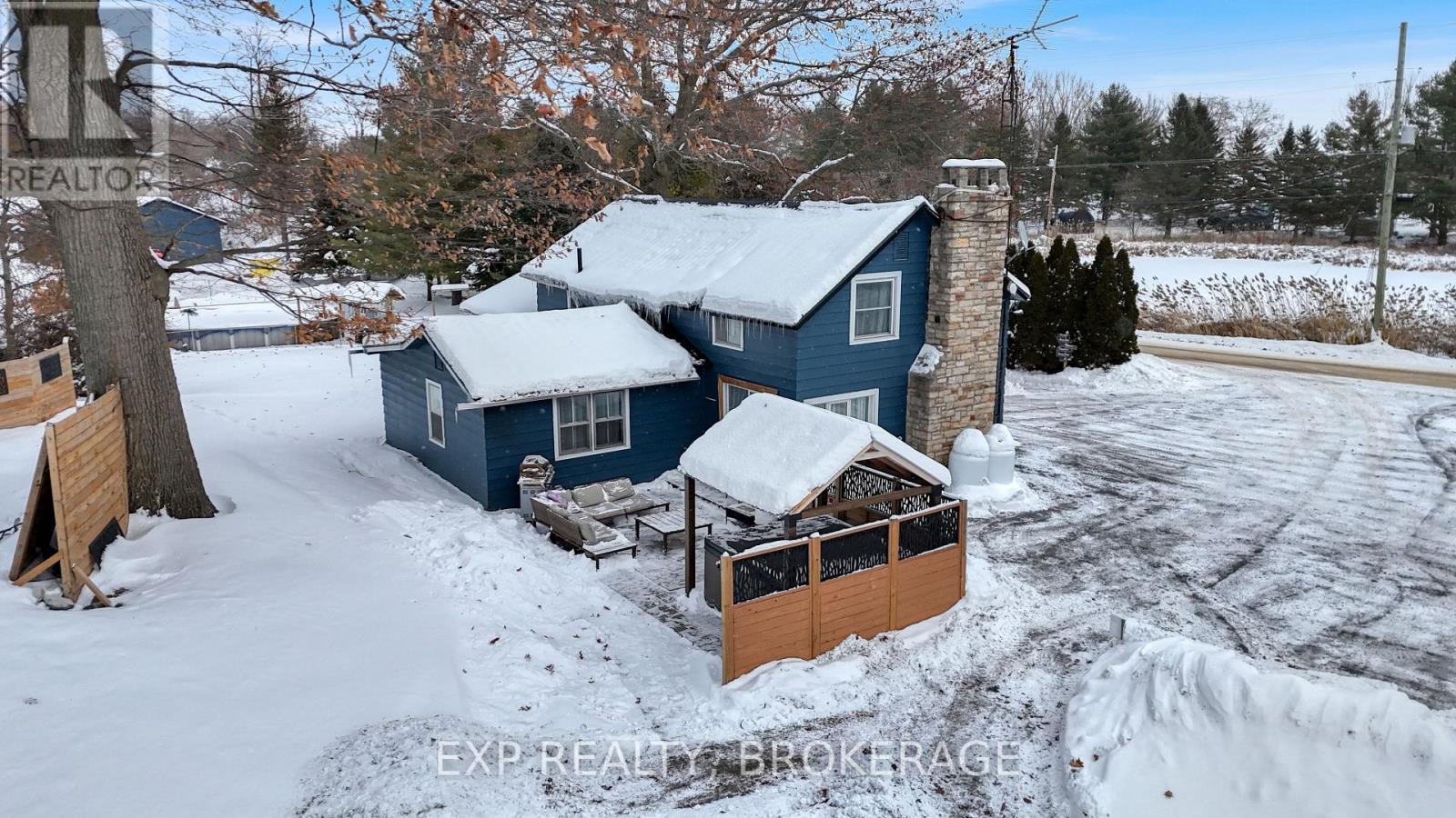 Lakeview farmhouse - 4177 & 4187 Carrying Place Road, Frontenac (Frontenac South), ON