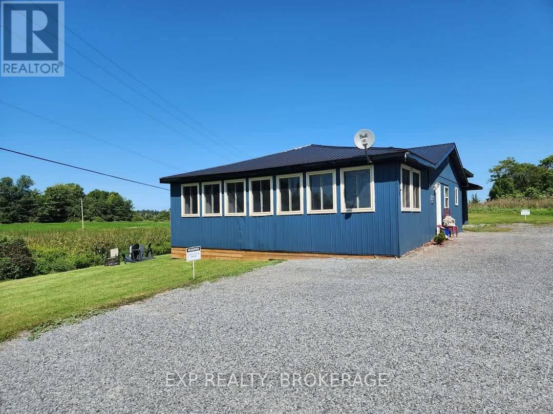 Cozy cottage - 4177 & 4187 Carrying Place Road, Frontenac (Frontenac South), ON