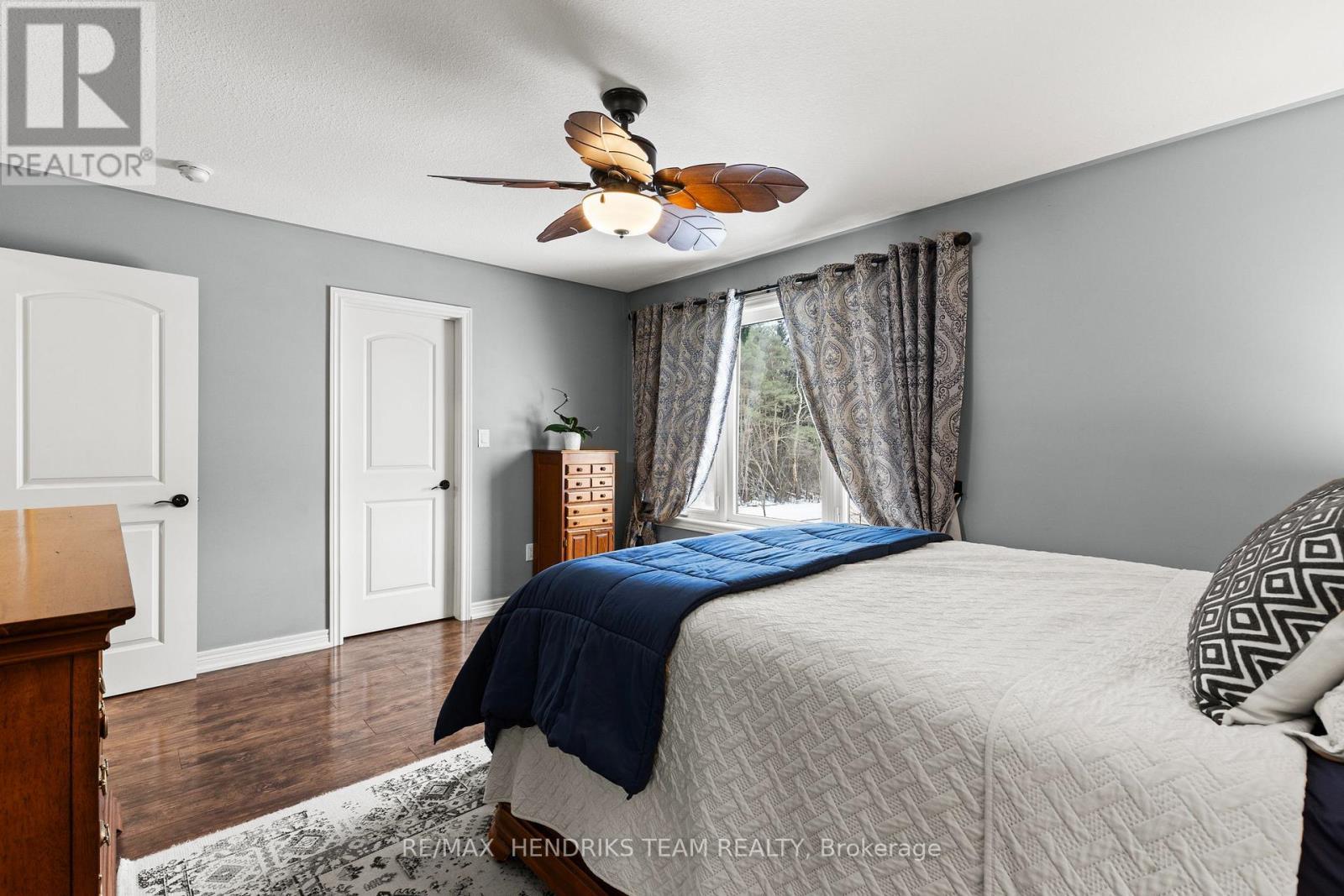 379 Michael Drive, Welland (N. Welland), ON - Indoor Photo Showing Bedroom