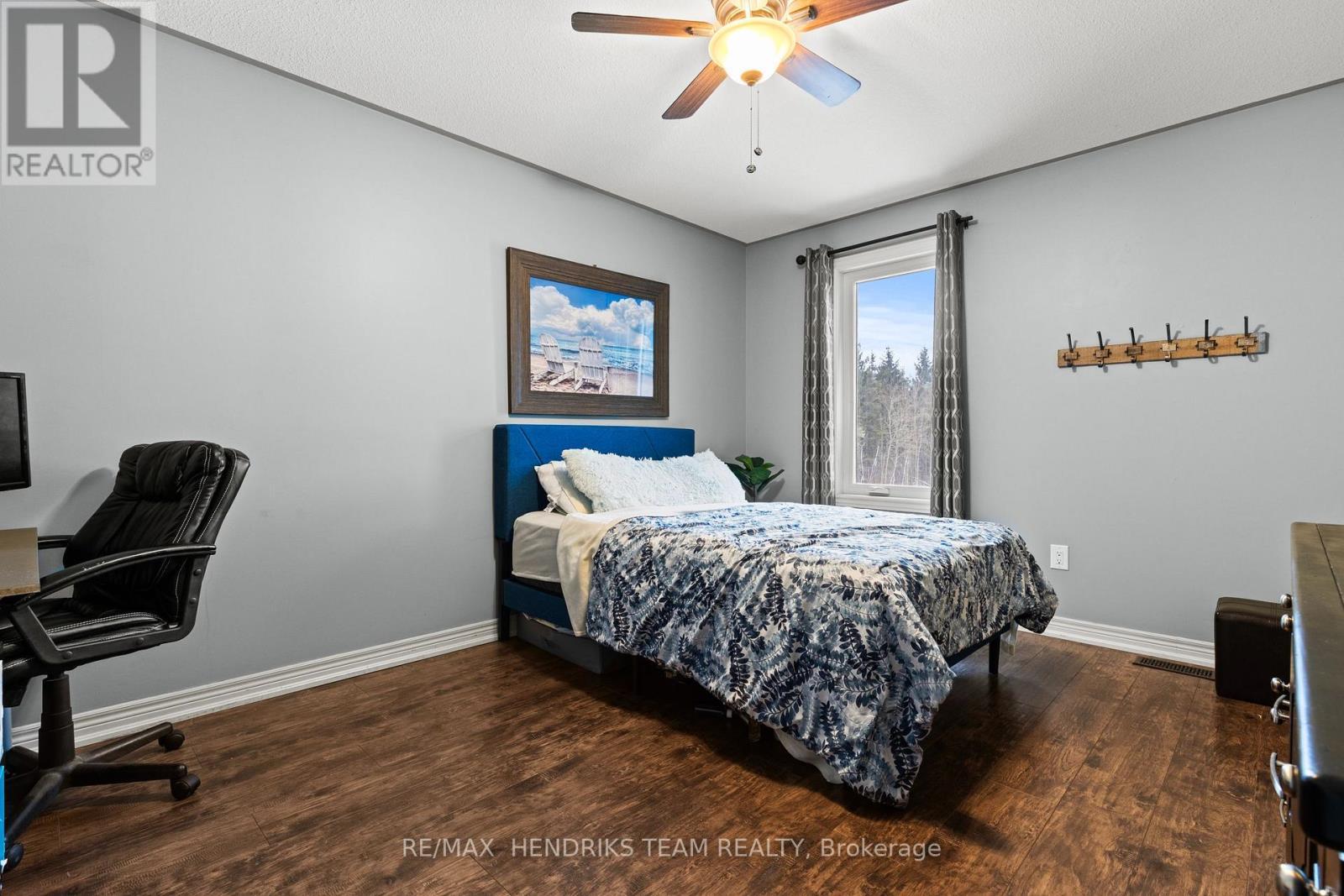 379 Michael Drive, Welland (N. Welland), ON - Indoor Photo Showing Bedroom
