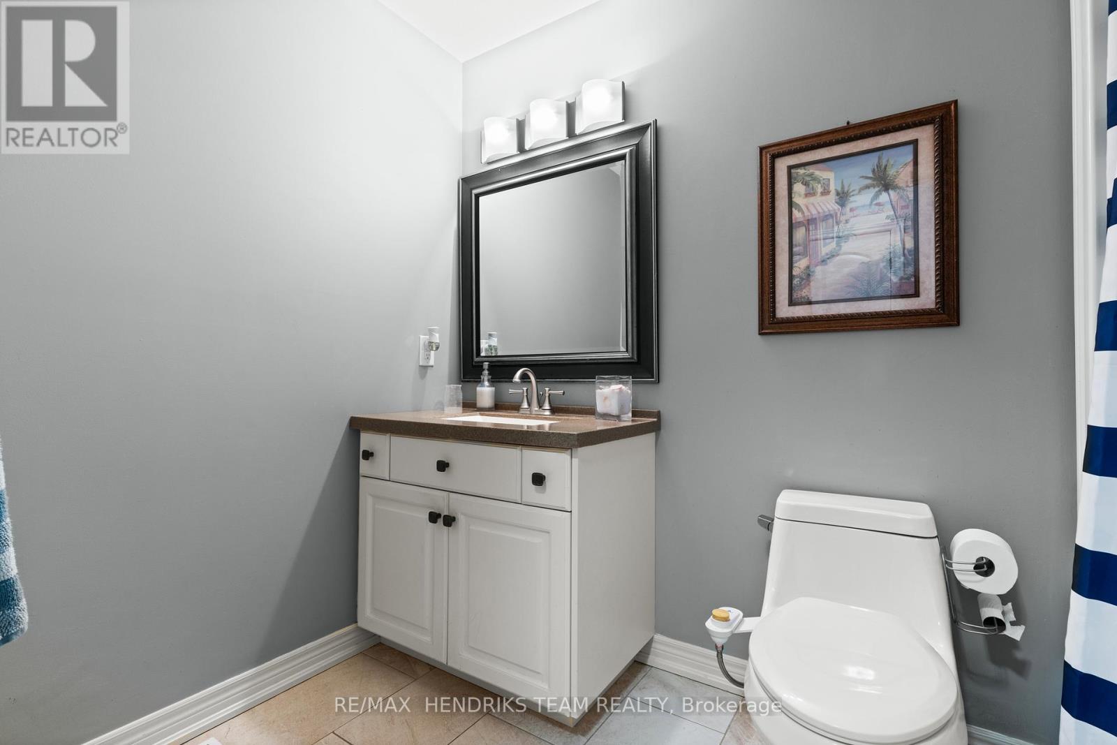 379 Michael Drive, Welland (N. Welland), ON - Indoor Photo Showing Bathroom