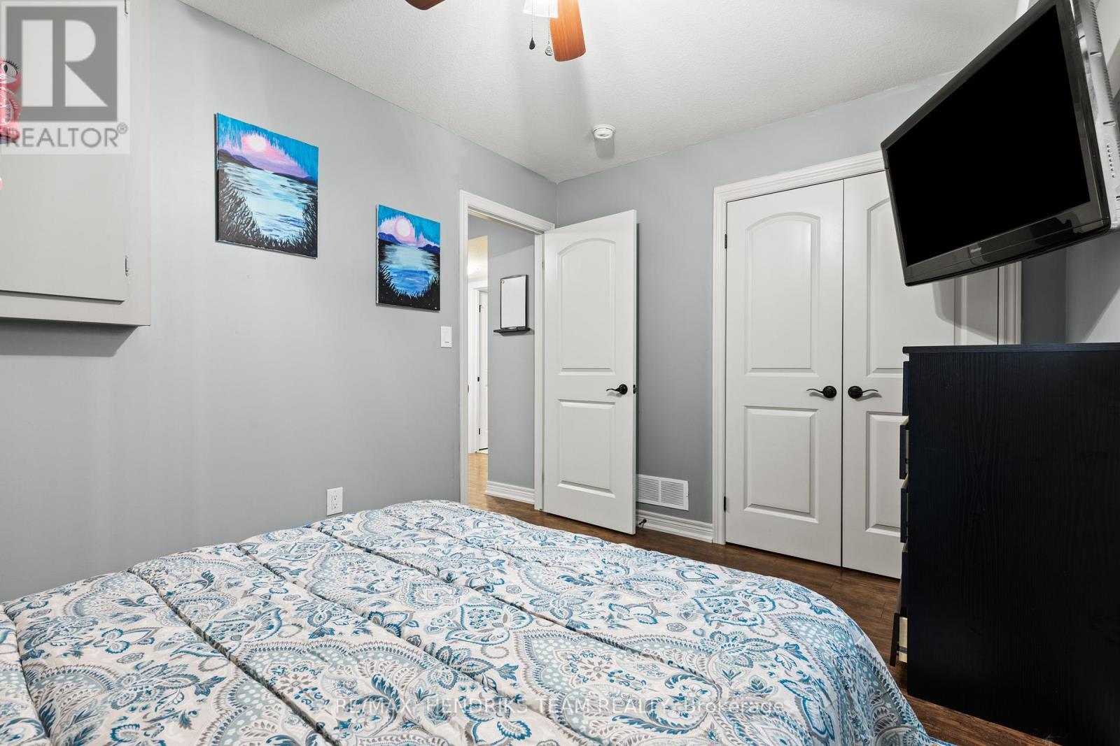 379 Michael Drive, Welland (N. Welland), ON - Indoor Photo Showing Bedroom
