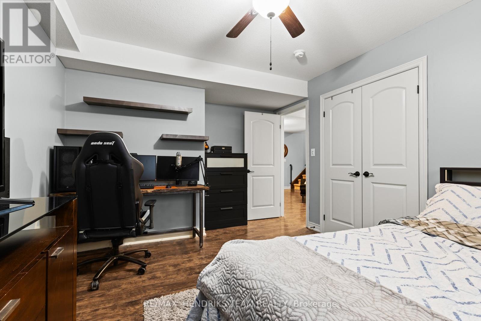 379 Michael Drive, Welland (N. Welland), ON - Indoor Photo Showing Bedroom