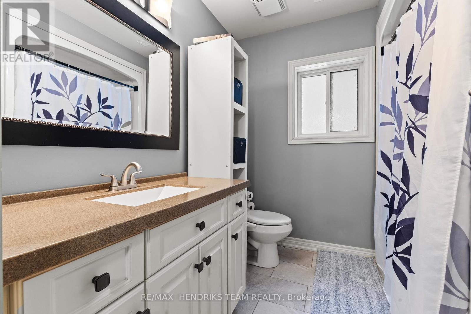 379 Michael Drive, Welland (N. Welland), ON - Indoor Photo Showing Bathroom
