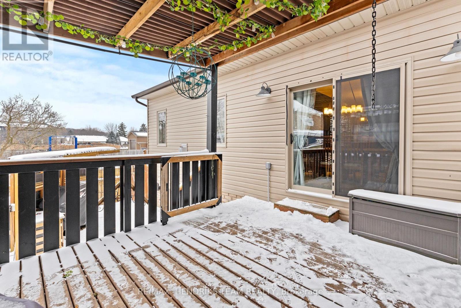 379 Michael Drive, Welland (N. Welland), ON - Outdoor With Deck Patio Veranda With Exterior