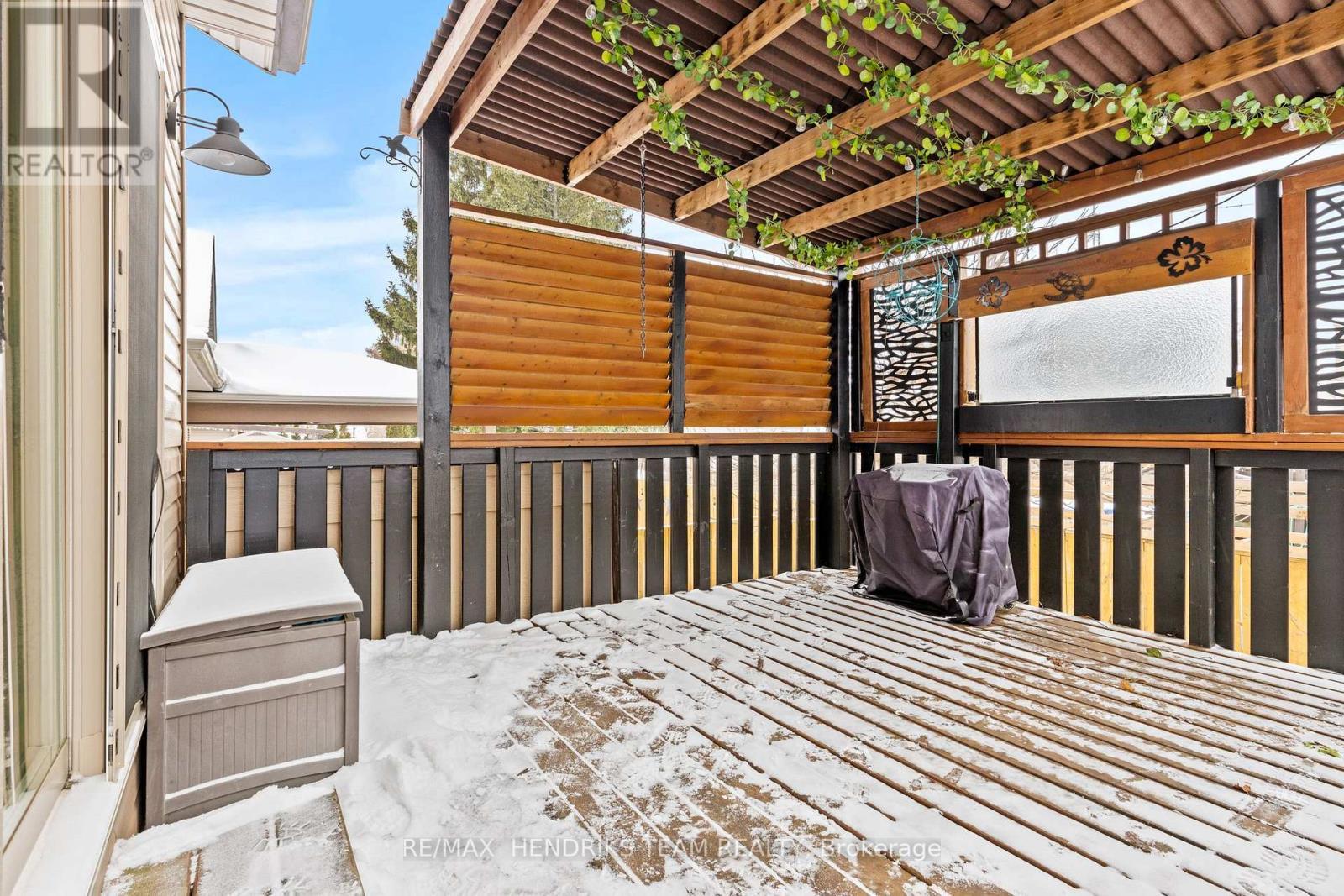 379 Michael Drive, Welland (N. Welland), ON - Outdoor With Deck Patio Veranda With Exterior