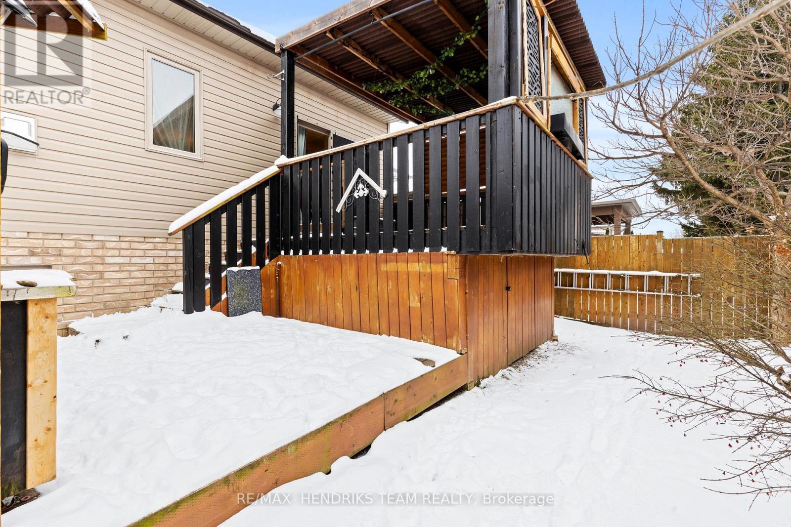 379 Michael Drive, Welland (N. Welland), ON - Outdoor With Exterior