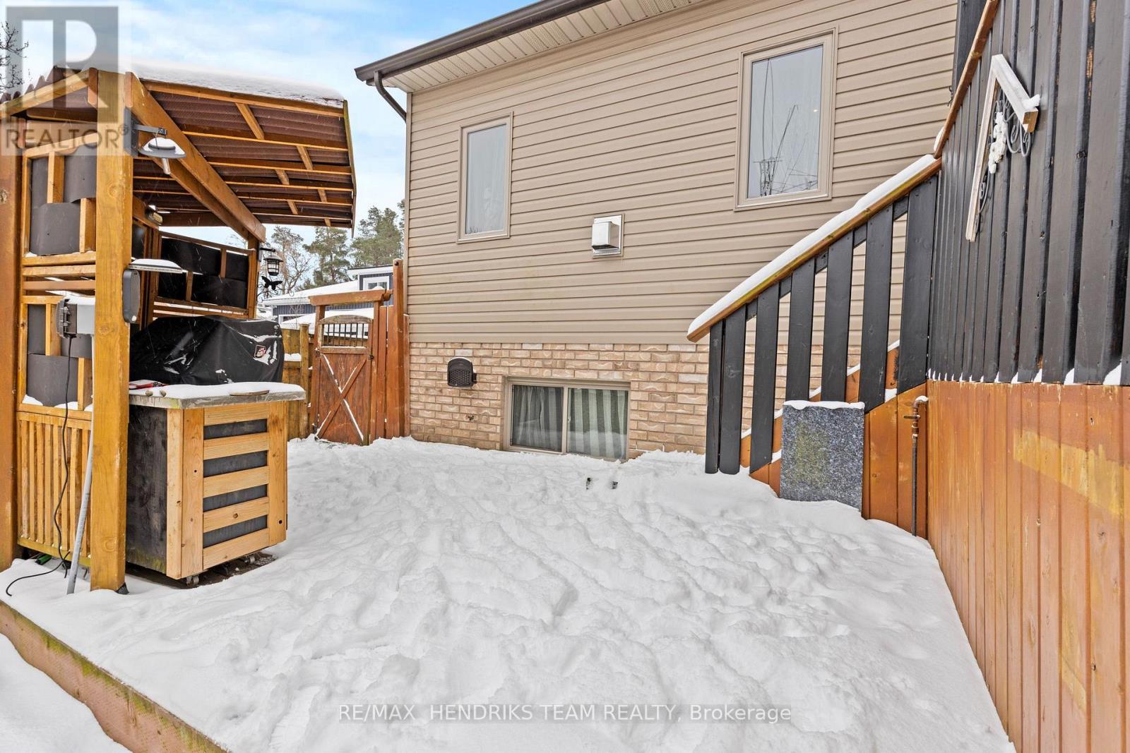 379 Michael Drive, Welland (N. Welland), ON - Outdoor With Exterior