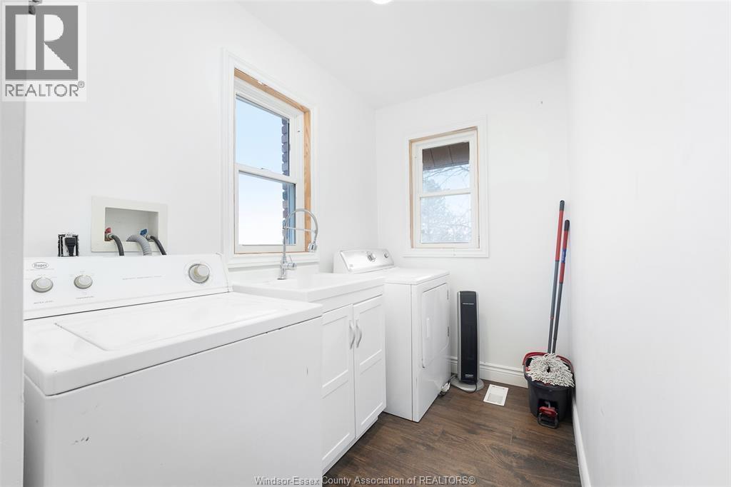 2898 Lakeshore Rd 305, Comber, ON - Indoor Photo Showing Laundry Room