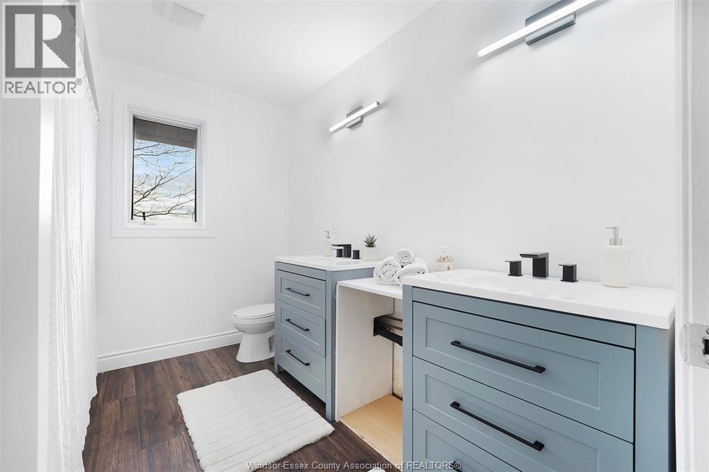 2898 Lakeshore Rd 305, Comber, ON - Indoor Photo Showing Bathroom