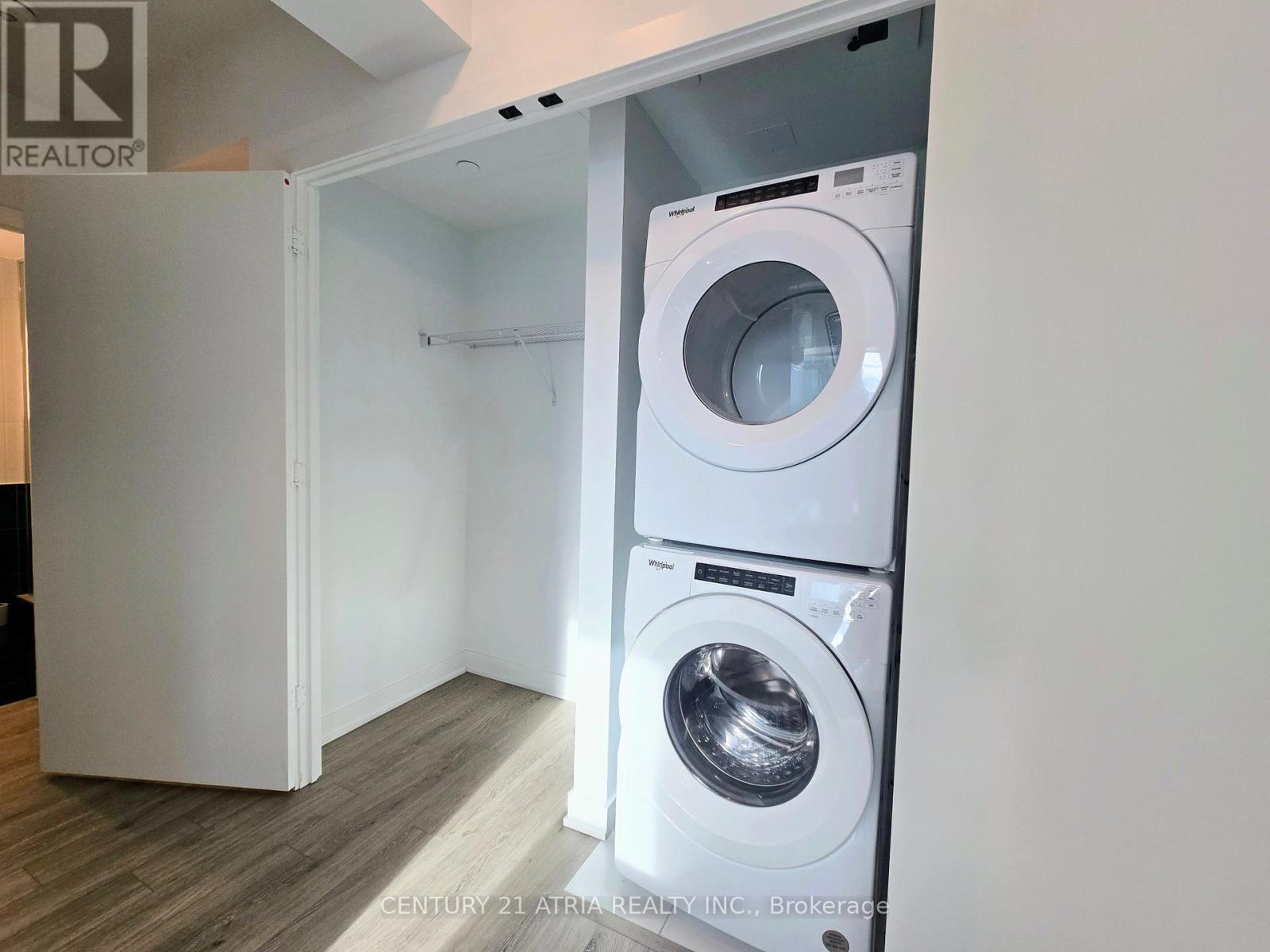 1902 - 327 King Street, Toronto, ON - Indoor Photo Showing Laundry Room