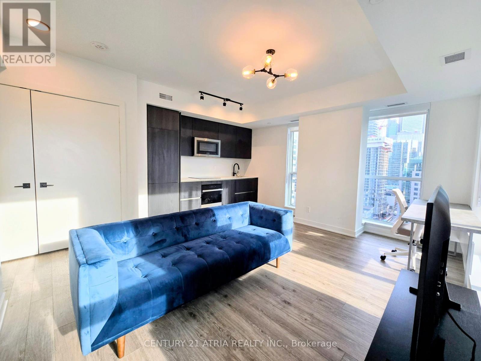 1902 - 327 King Street, Toronto, ON - Indoor Photo Showing Living Room