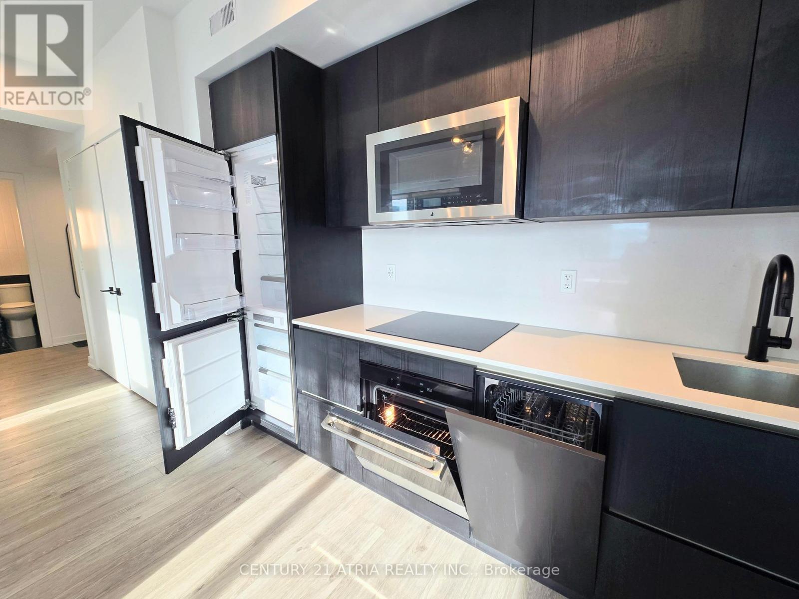 1902 - 327 King Street, Toronto, ON - Indoor Photo Showing Kitchen