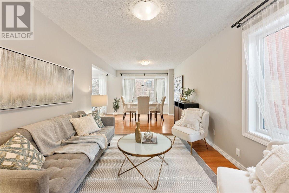 1947 Pine Grove Avenue, Pickering, ON - Indoor Photo Showing Living Room
