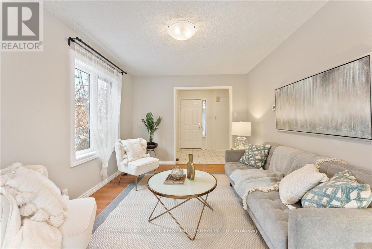 1947 Pine Grove Avenue, Pickering, ON - Indoor Photo Showing Living Room