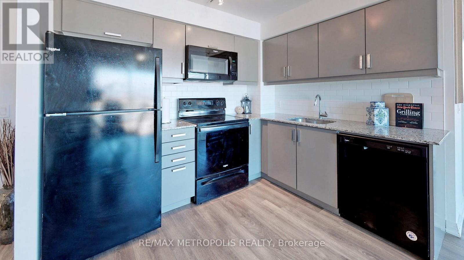 2405 - 30 Meadowglen Place, Toronto, ON - Indoor Photo Showing Kitchen
