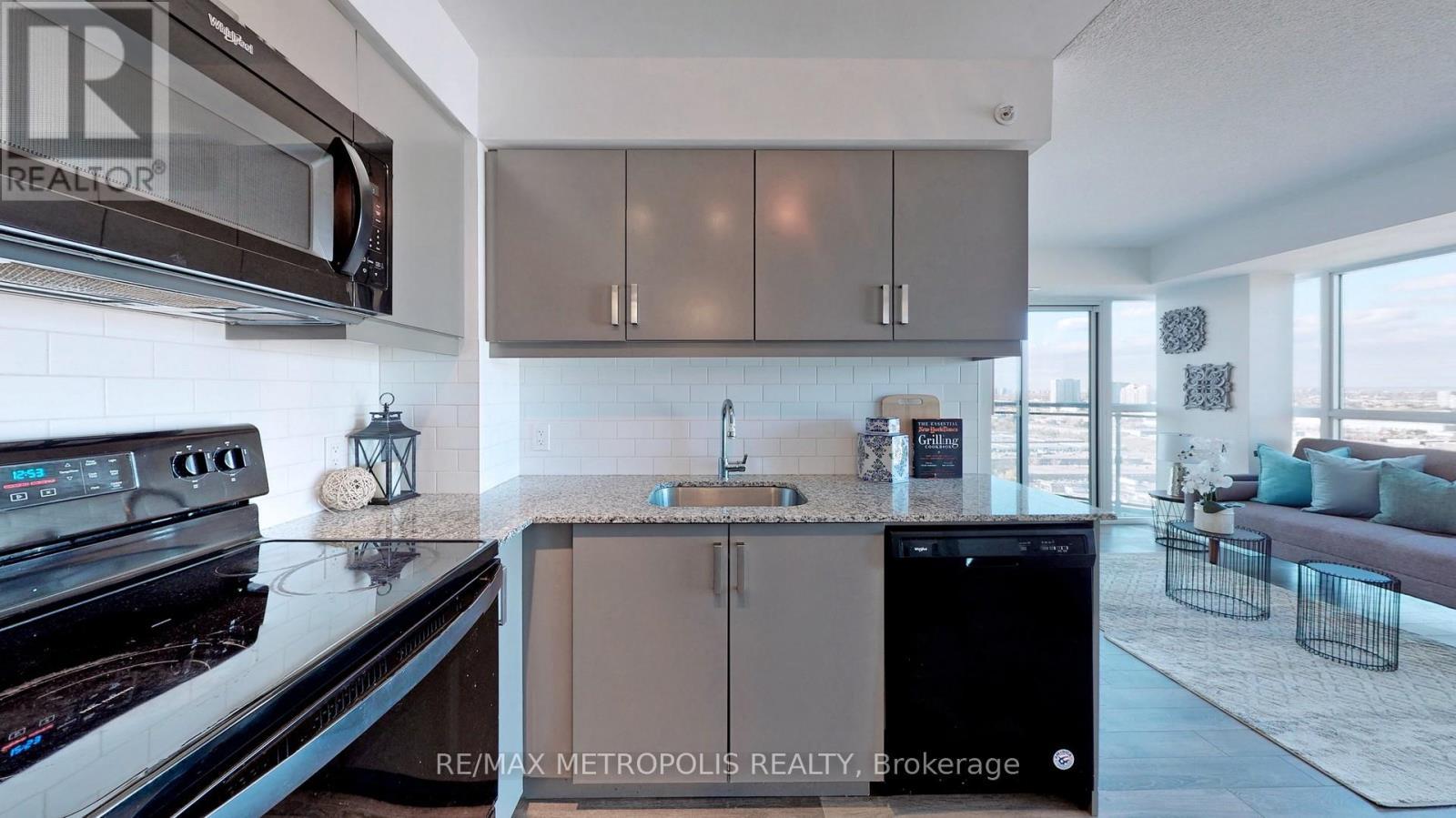2405 - 30 Meadowglen Place, Toronto, ON - Indoor Photo Showing Kitchen