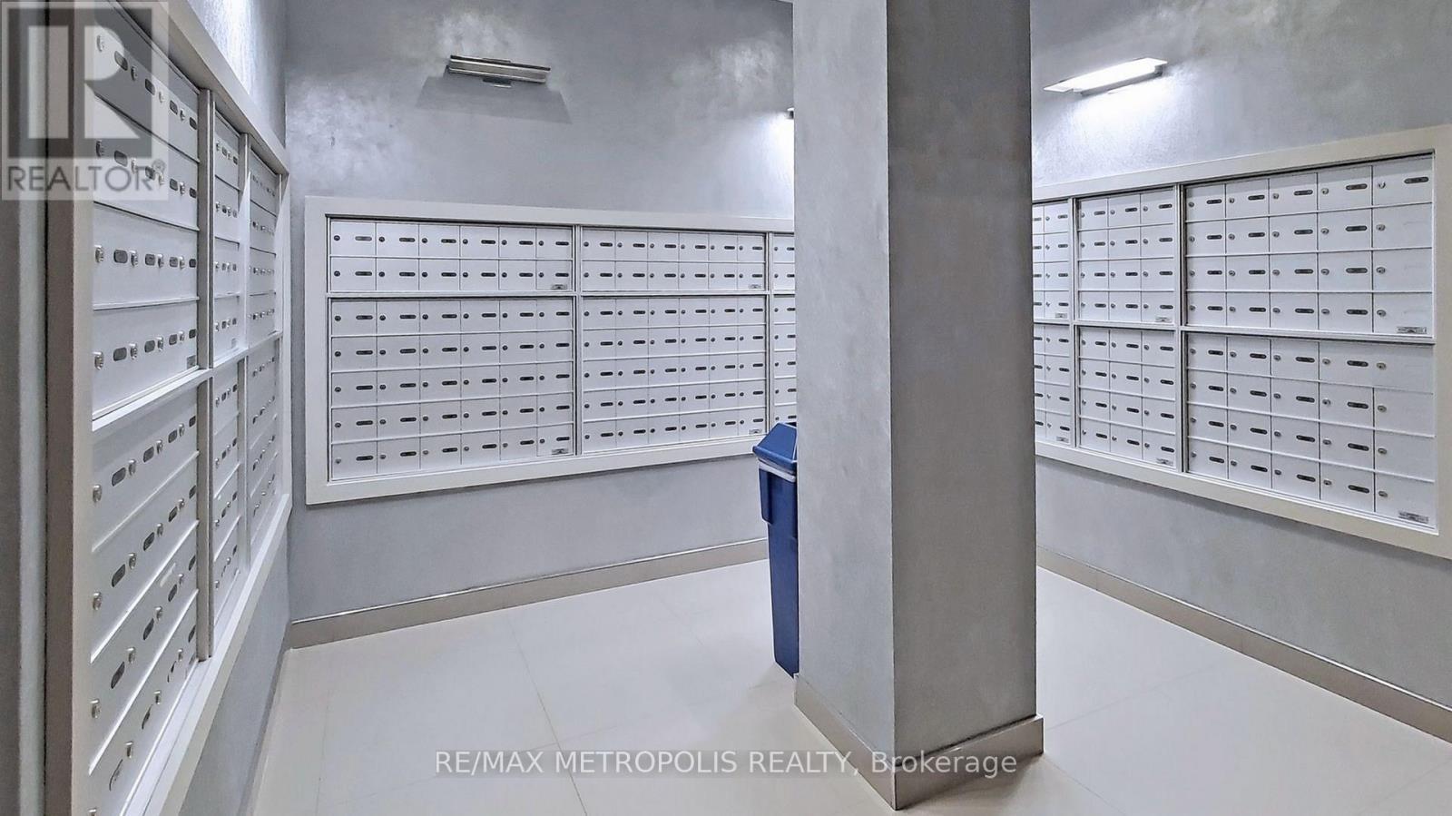 2405 - 30 Meadowglen Place, Toronto, ON - Indoor Photo Showing Other Room