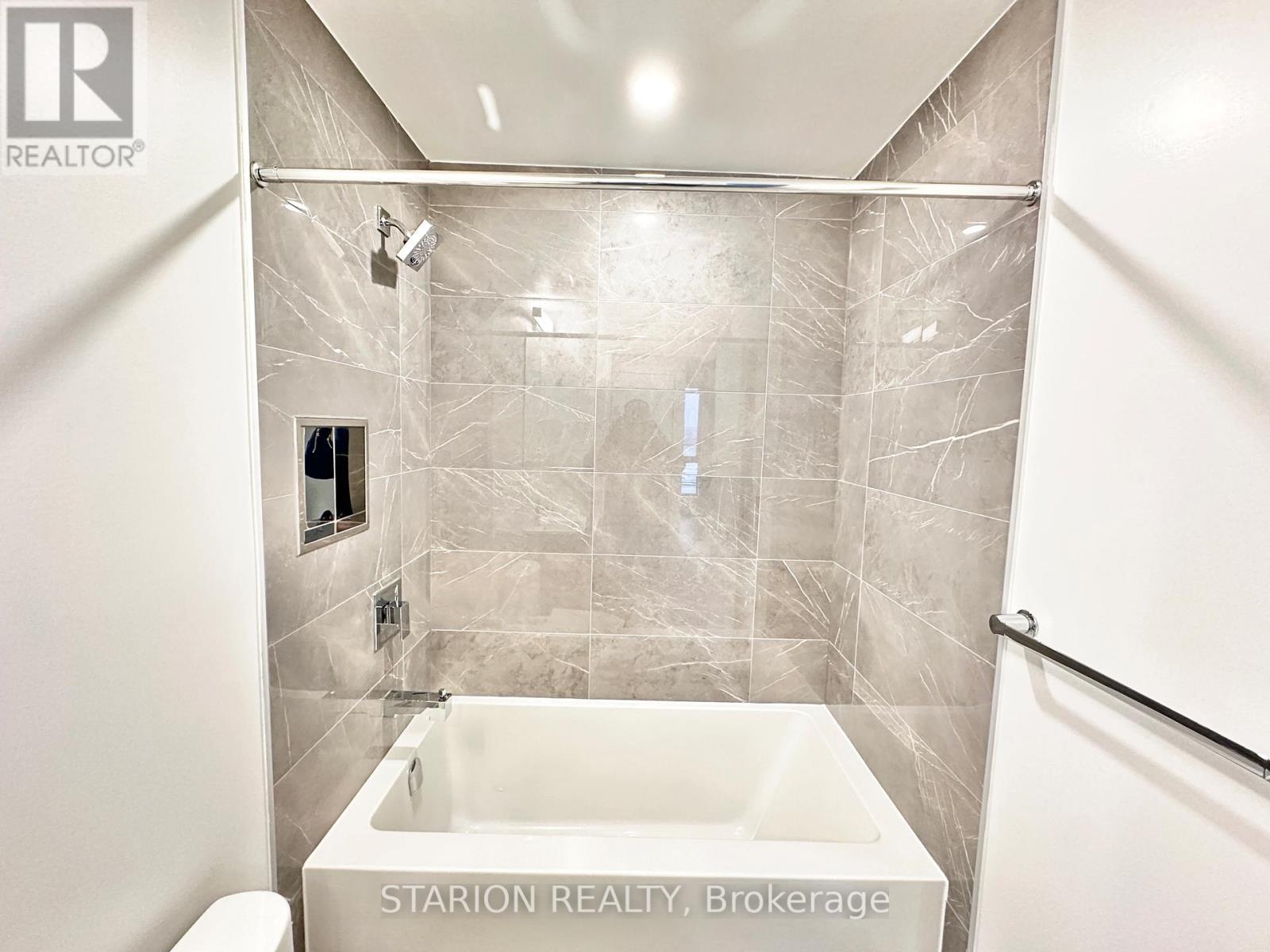 205 - 251 Masonry Way, Mississauga, ON - Indoor Photo Showing Bathroom