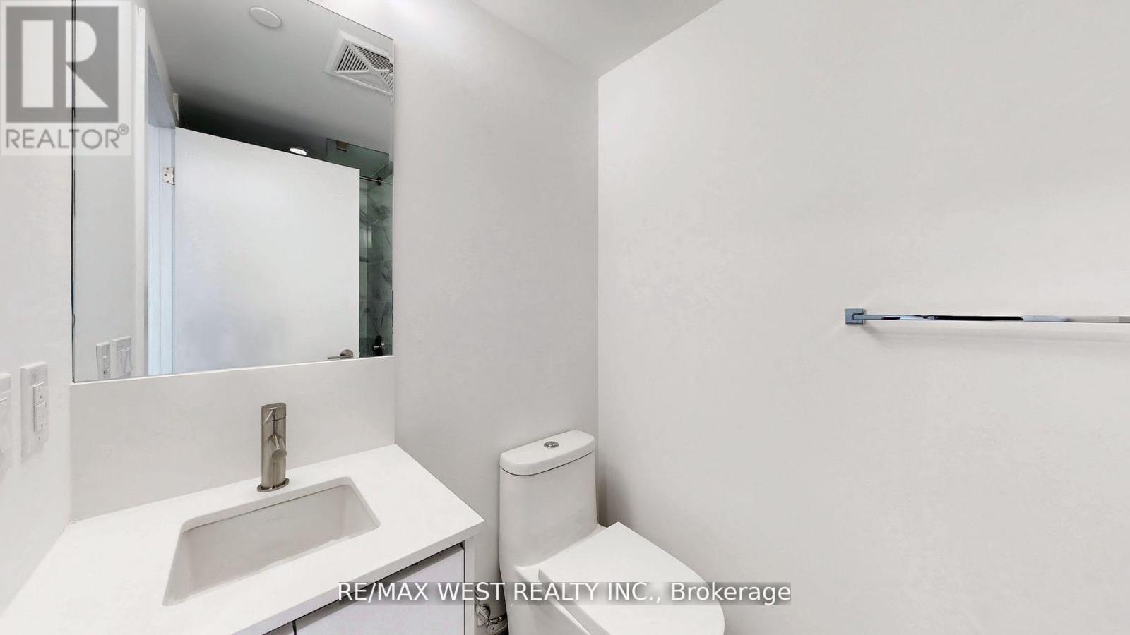 1016 - 1100 Sheppard Avenue W, Toronto, ON - Indoor Photo Showing Bathroom