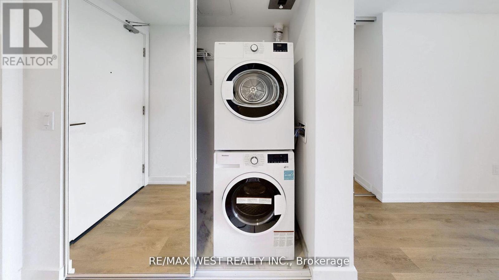 1016 - 1100 Sheppard Avenue W, Toronto, ON - Indoor Photo Showing Laundry Room