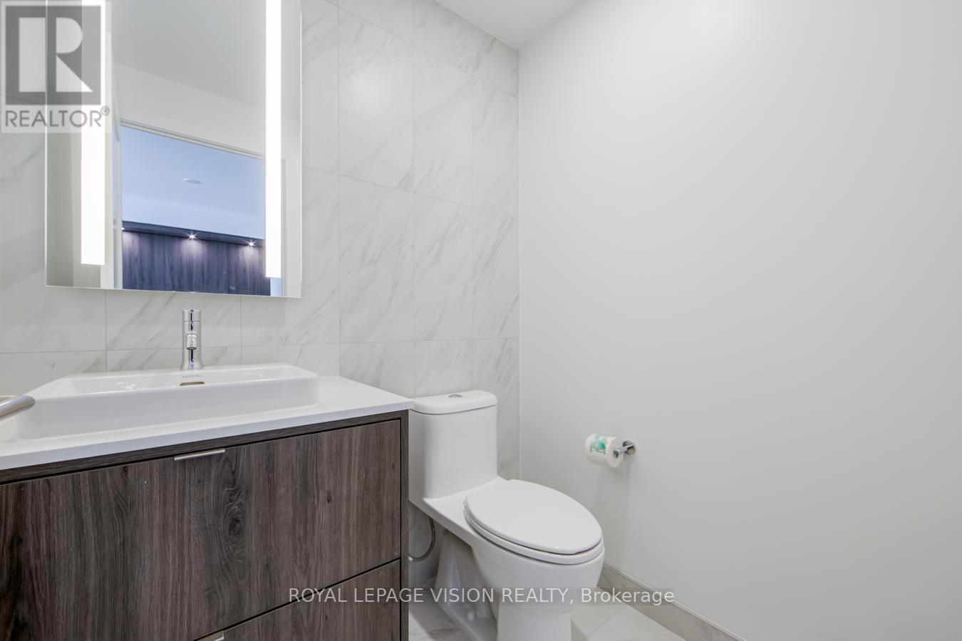 713 - 259 The Kingsway, Toronto, ON - Indoor Photo Showing Bathroom
