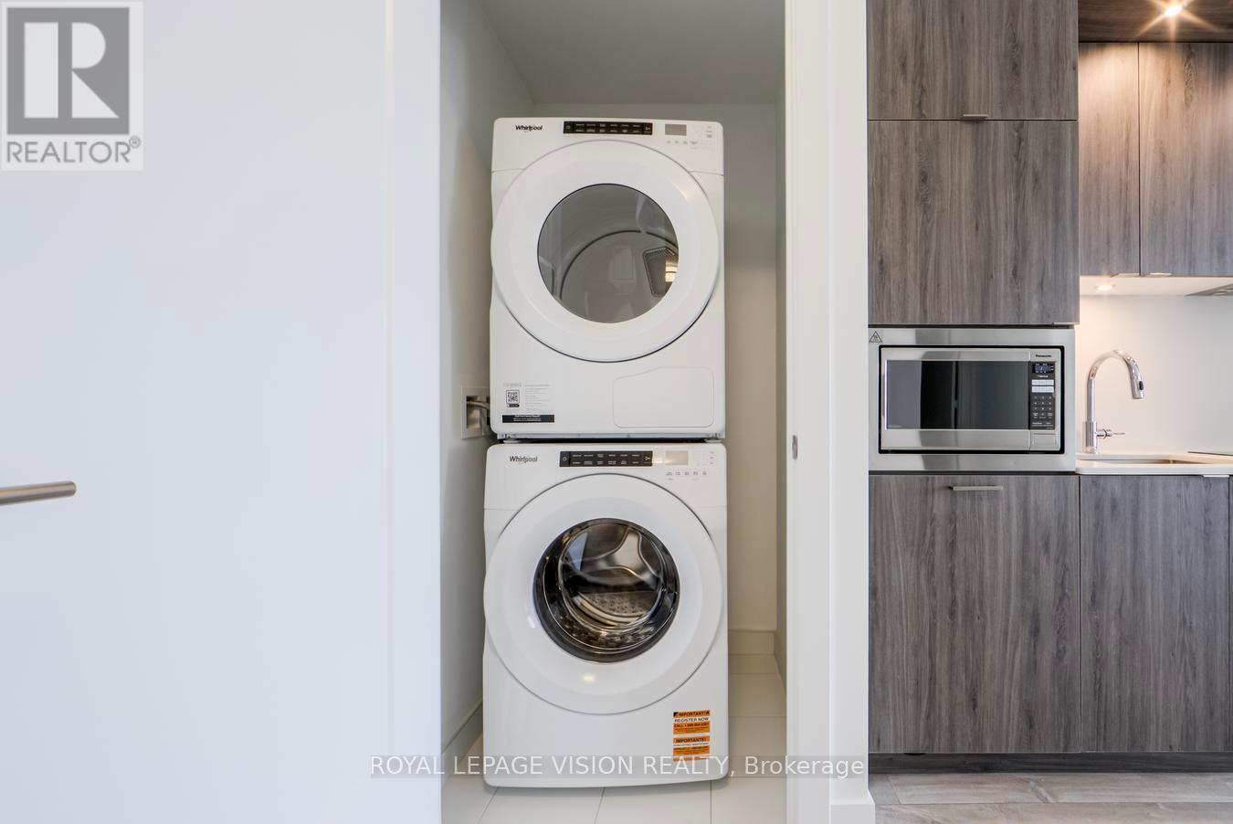 713 - 259 The Kingsway, Toronto, ON - Indoor Photo Showing Laundry Room