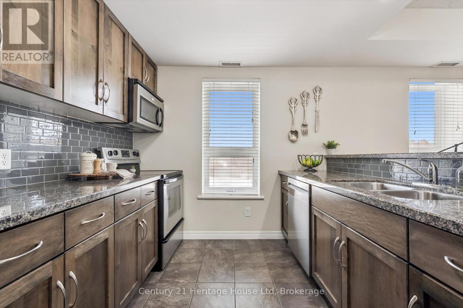 402 - 901 Paisley Road, Guelph (Willow West/Sugarbush/West Acres), ON