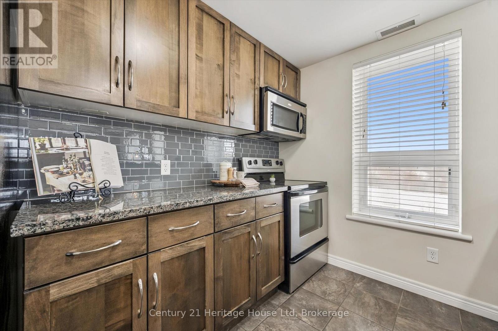 402 - 901 Paisley Road, Guelph (Willow West/Sugarbush/West Acres), ON