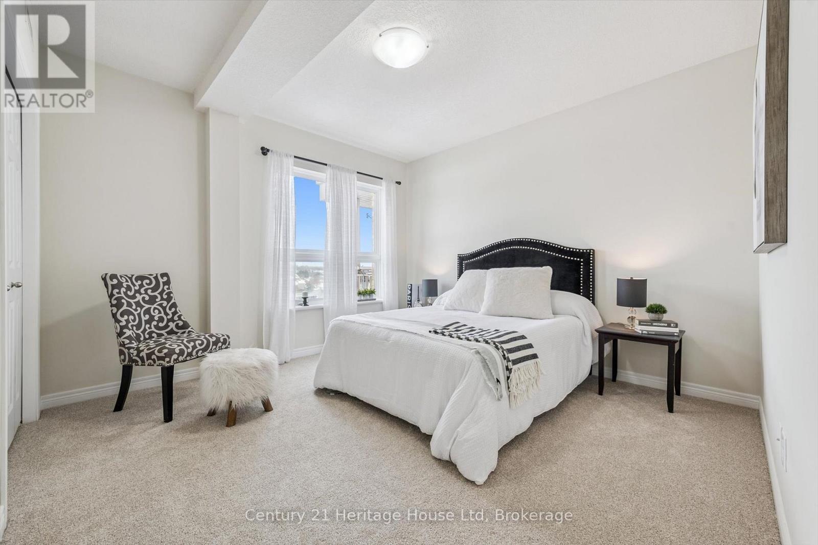 402 - 901 Paisley Road, Guelph (Willow West/Sugarbush/West Acres), ON