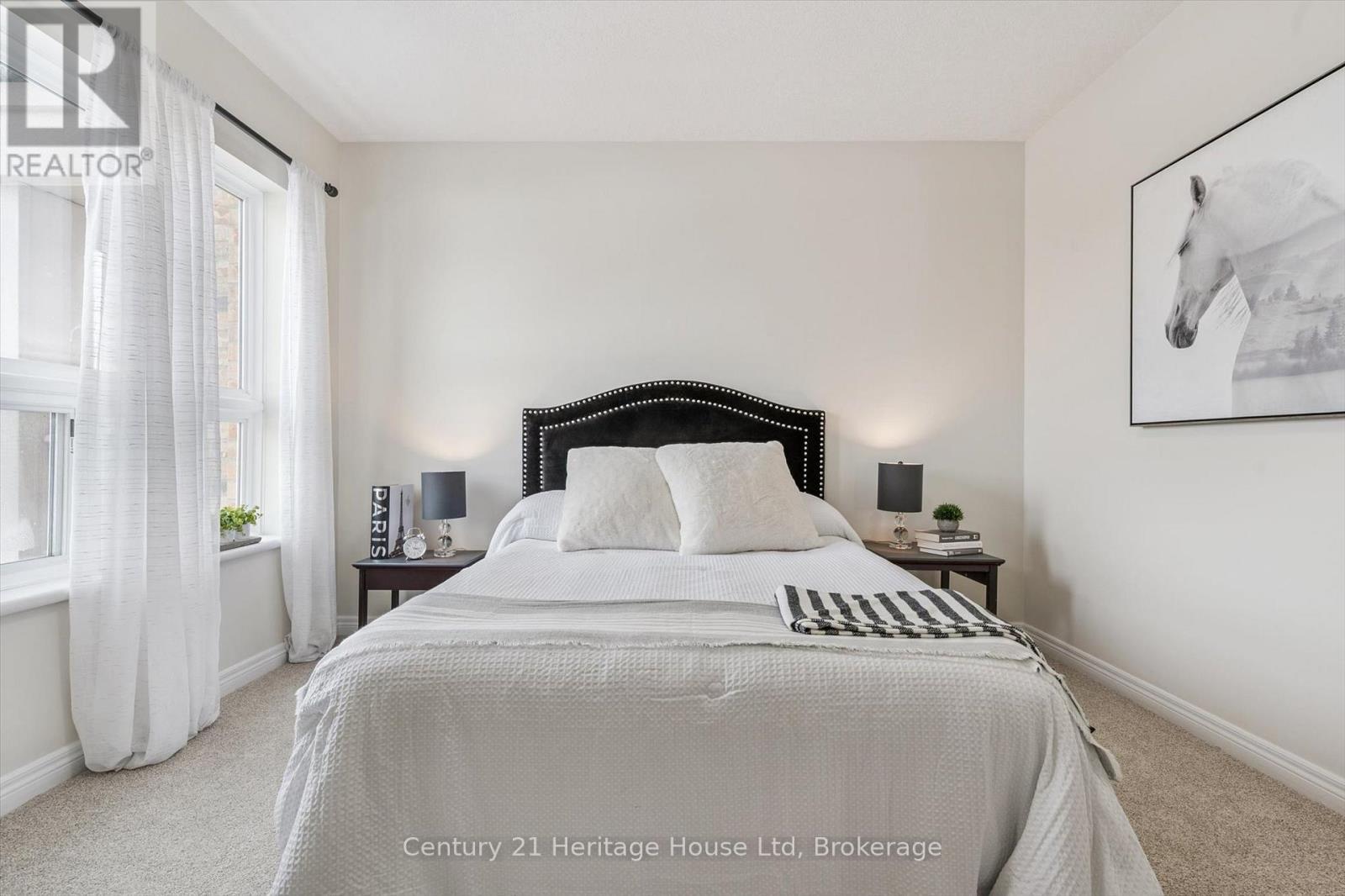 402 - 901 Paisley Road, Guelph (Willow West/Sugarbush/West Acres), ON