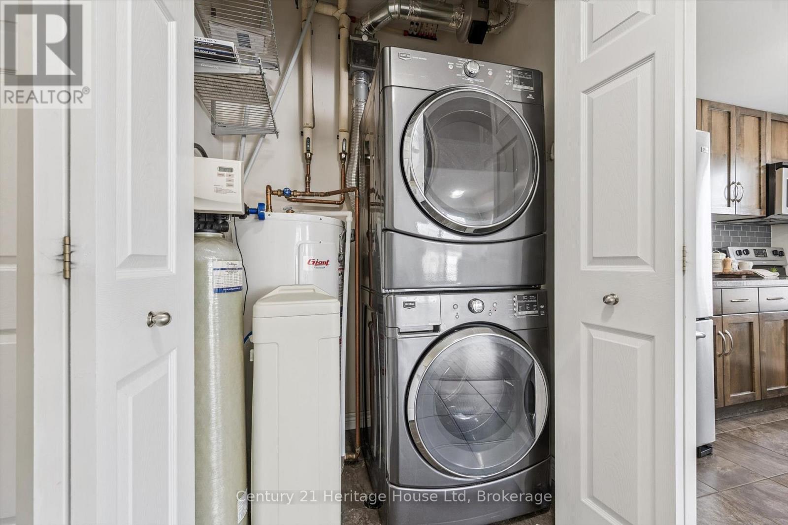 402 - 901 Paisley Road, Guelph (Willow West/Sugarbush/West Acres), ON