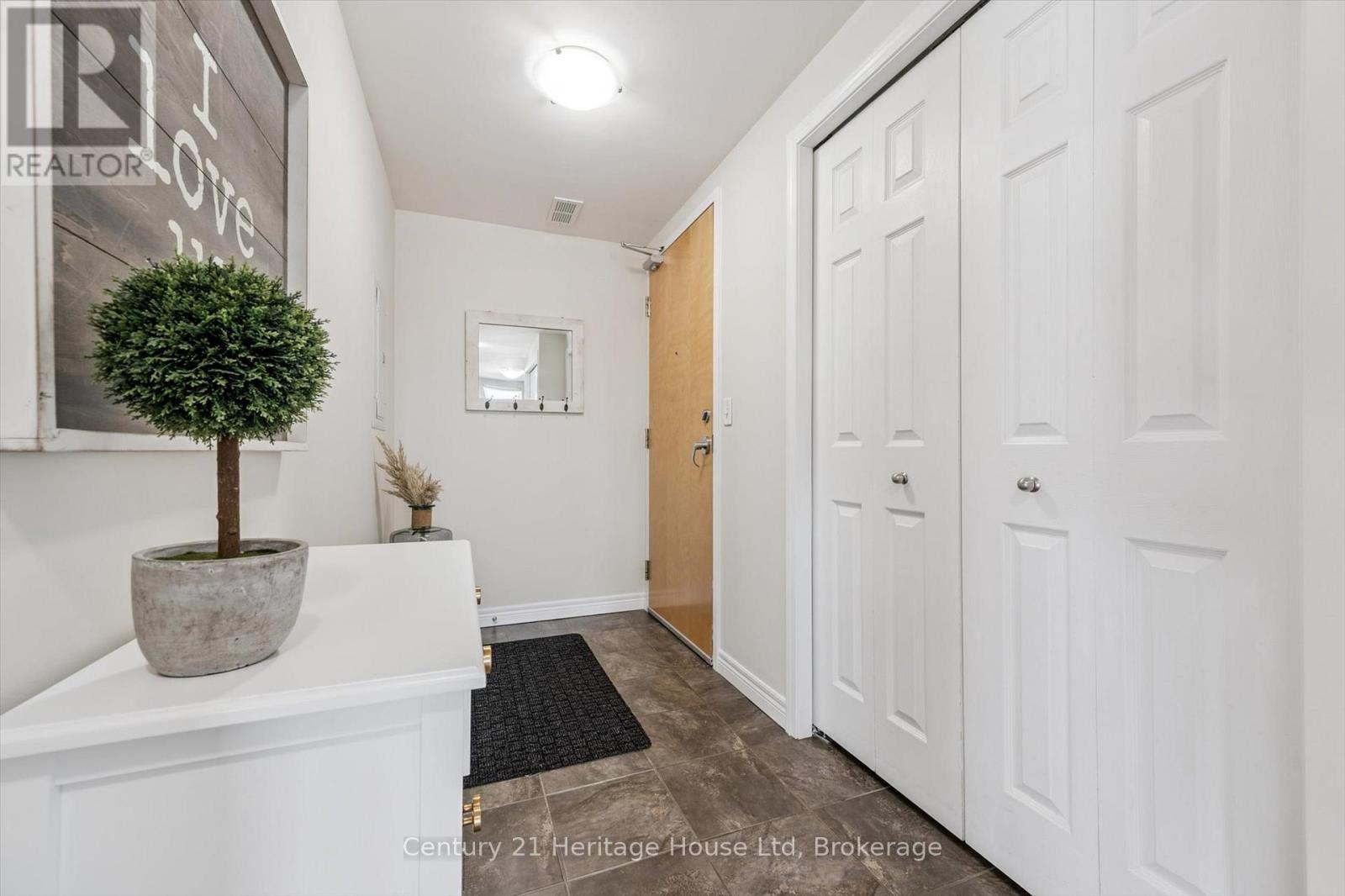 402 - 901 Paisley Road, Guelph (Willow West/Sugarbush/West Acres), ON