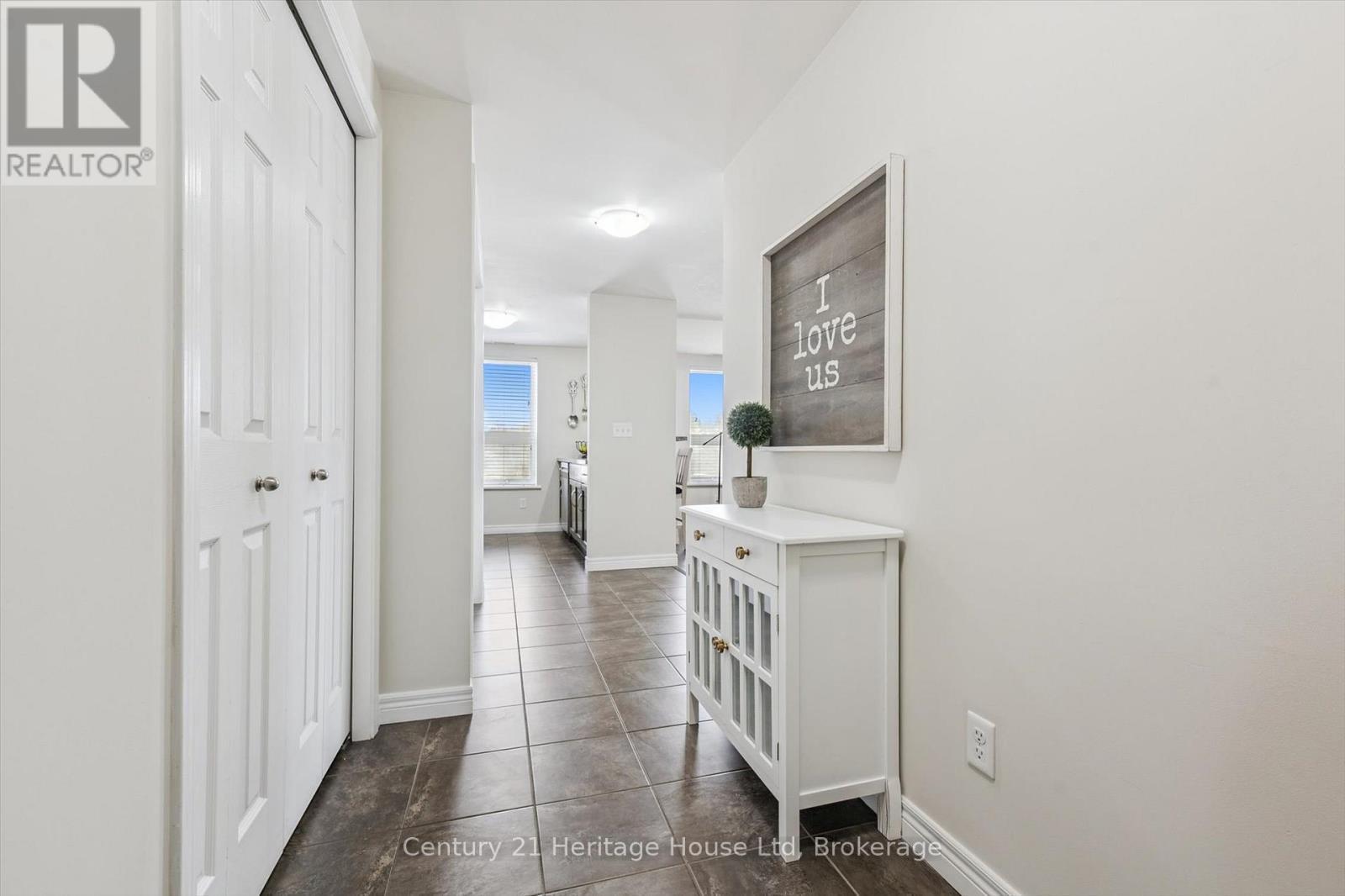 402 - 901 Paisley Road, Guelph (Willow West/Sugarbush/West Acres), ON