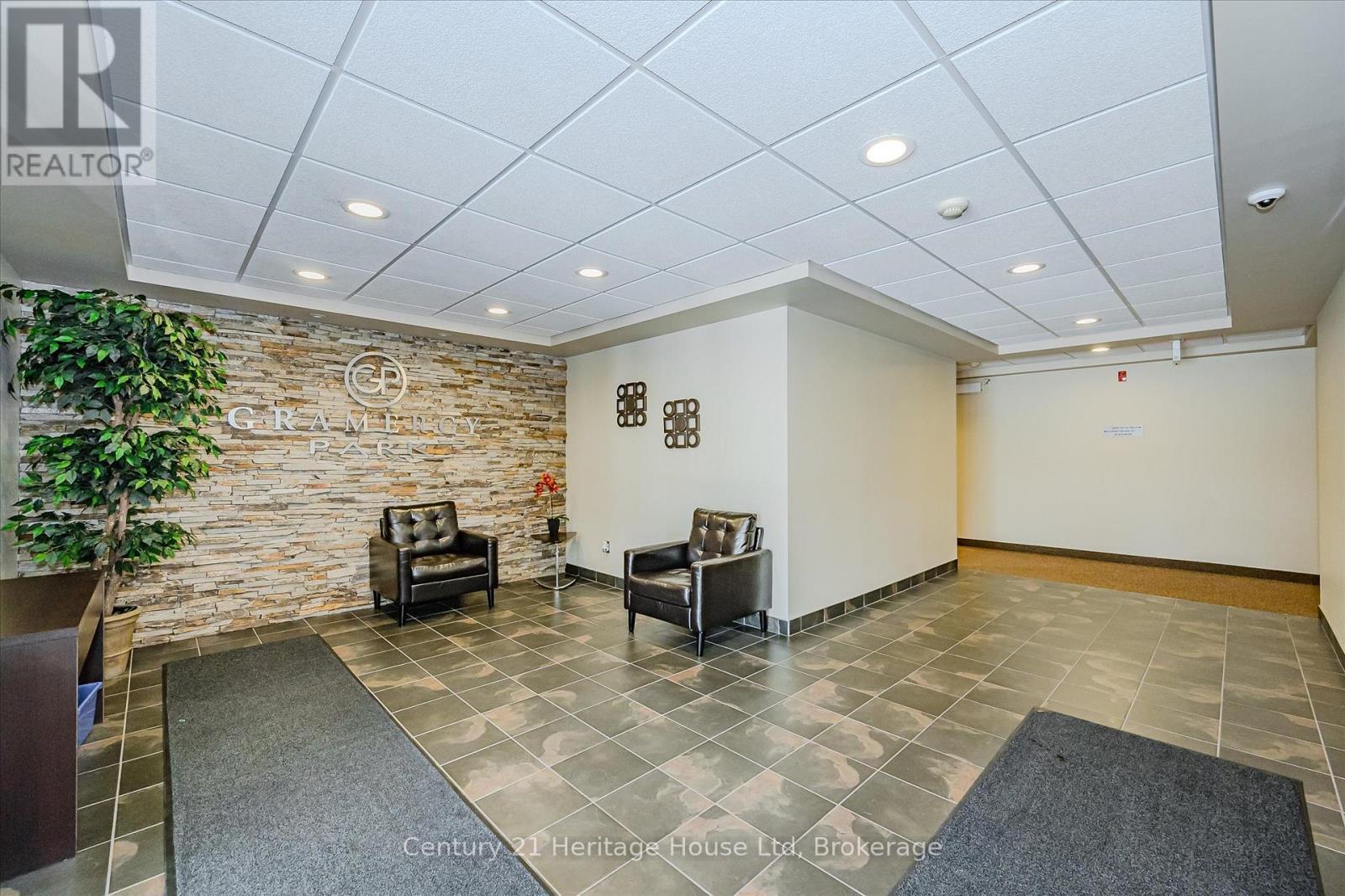 402 - 901 Paisley Road, Guelph (Willow West/Sugarbush/West Acres), ON