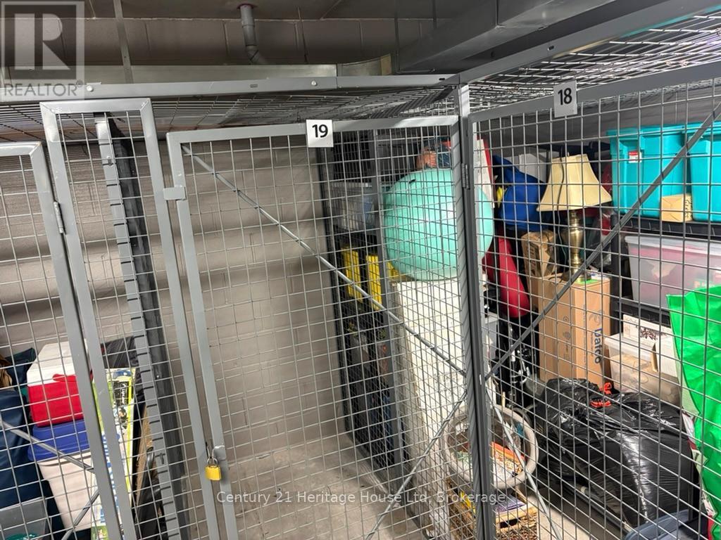 402 - 901 Paisley Road, Guelph (Willow West/Sugarbush/West Acres), ON