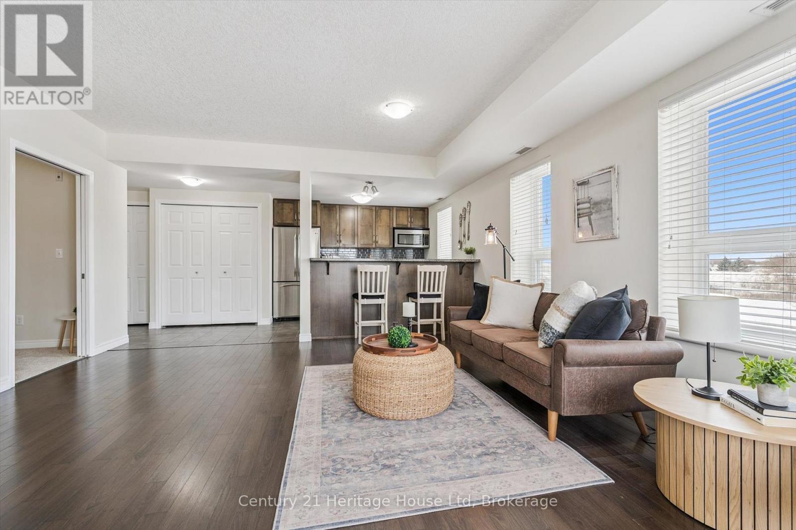 402 - 901 Paisley Road, Guelph (Willow West/Sugarbush/West Acres), ON