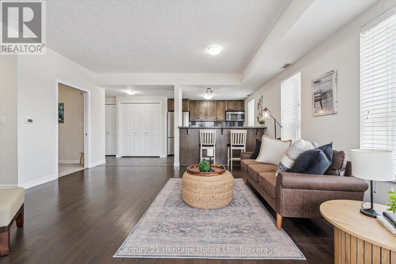 402 - 901 Paisley Road, Guelph (Willow West/Sugarbush/West Acres), ON