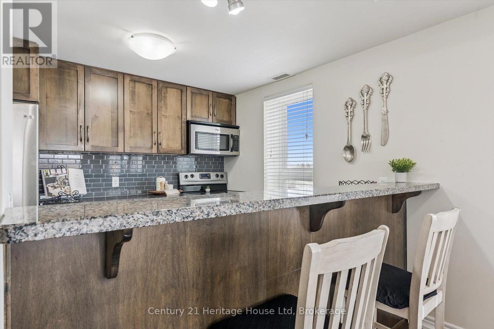 402 - 901 Paisley Road, Guelph (Willow West/Sugarbush/West Acres), ON