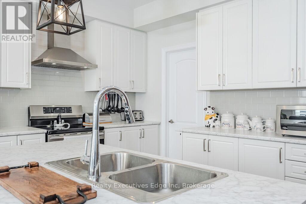 55 Povey Road, Centre Wellington (Fergus), ON - Indoor Photo Showing Kitchen With Double Sink