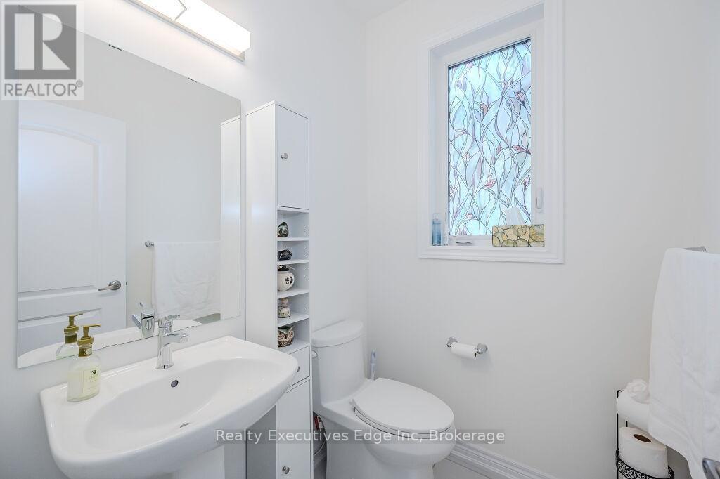 55 Povey Road, Centre Wellington (Fergus), ON - Indoor Photo Showing Bathroom