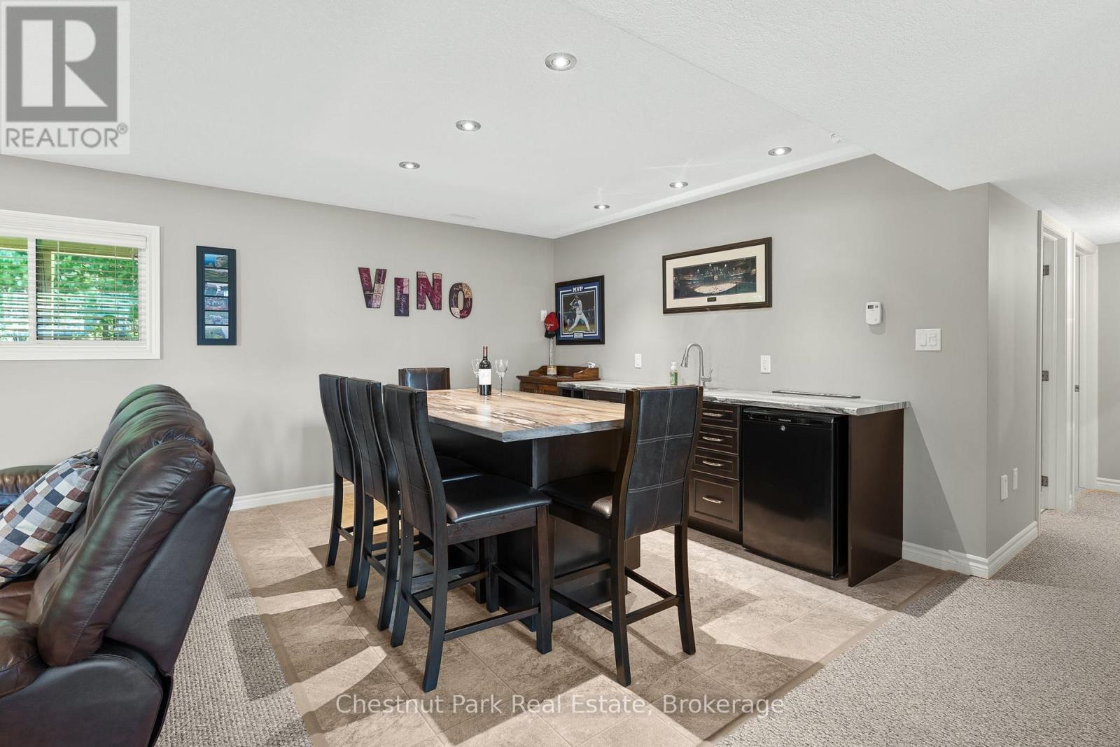 Super rec room with island - 207 2Nd Street W, Owen Sound, ON - Indoor