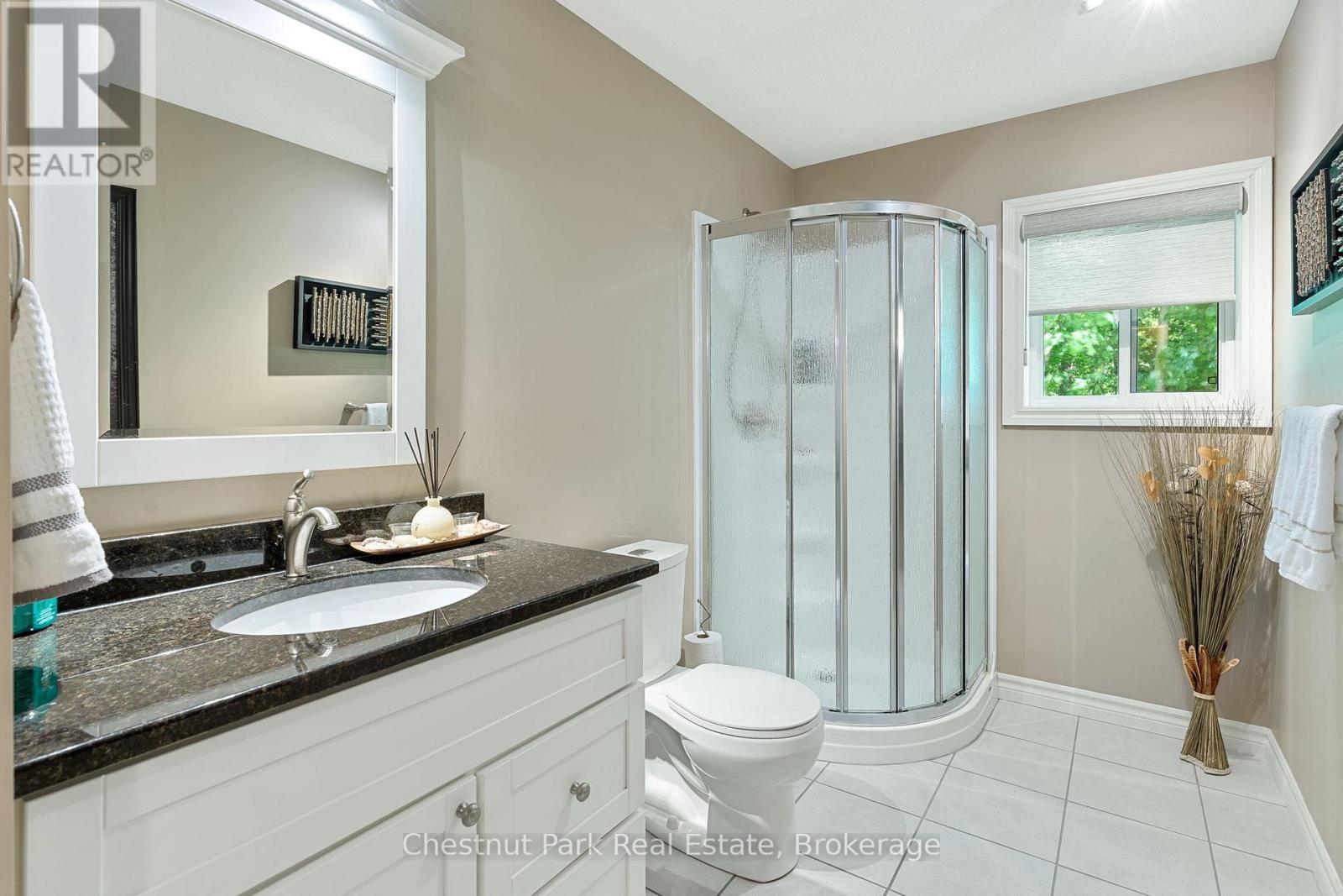 207 2Nd Street W, Owen Sound, ON - Indoor Photo Showing Bathroom