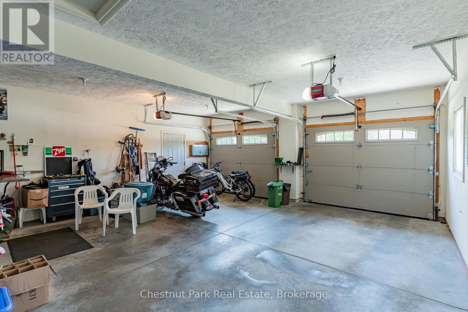 207 2Nd Street W, Owen Sound, ON - Indoor Photo Showing Garage