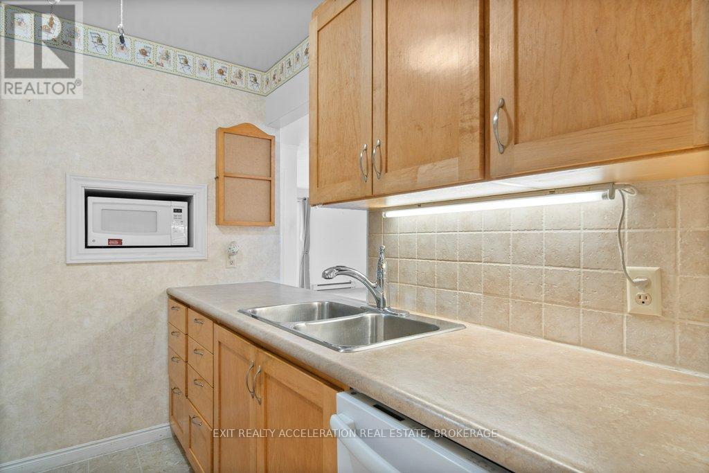 204 - 11 Centre Street, Greater Napanee (Greater Napanee), ON - Indoor Photo Showing Kitchen With Double Sink