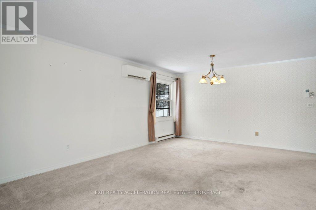 204 - 11 Centre Street, Greater Napanee (Greater Napanee), ON - Indoor Photo Showing Other Room