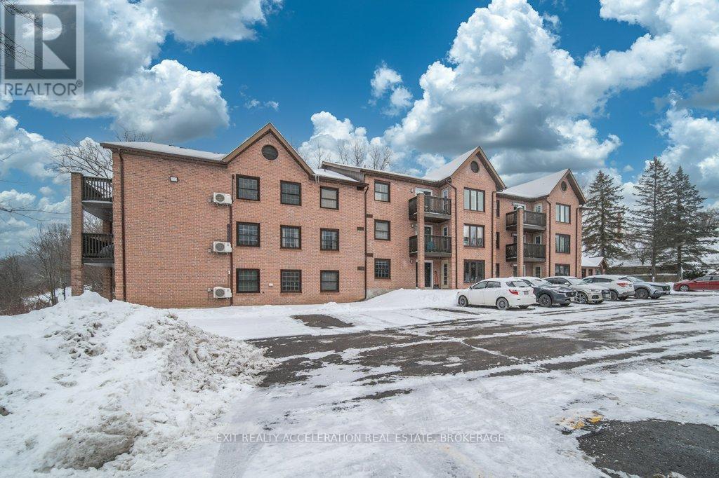 204 - 11 Centre Street, Greater Napanee (Greater Napanee), ON - Outdoor With Facade
