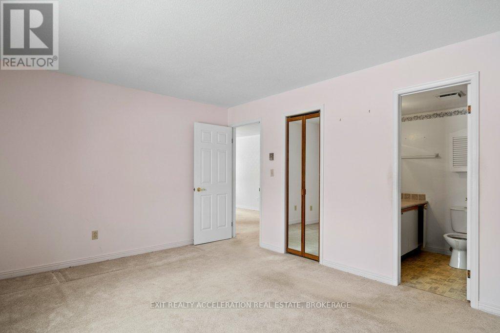 204 - 11 Centre Street, Greater Napanee (Greater Napanee), ON - Indoor Photo Showing Other Room