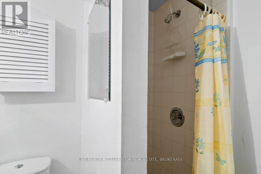 204 - 11 Centre Street, Greater Napanee (Greater Napanee), ON - Indoor Photo Showing Bathroom